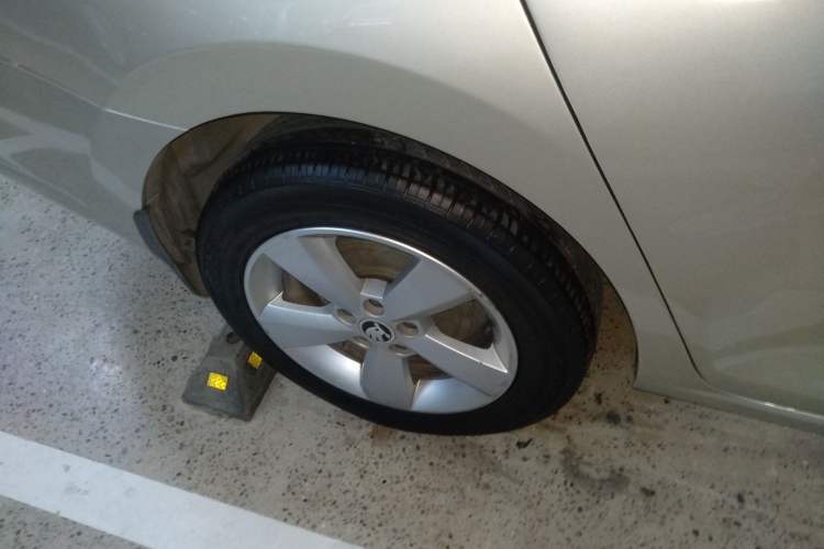 Used Skoda Rapid 2013 1.6L Automatic Smart Selection Model