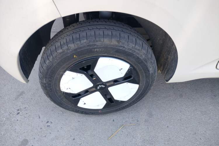 Used Wuling Hongguang MINIEV 2024 3rd Generation 215km Advanced Version Right Rear Wheel Hub