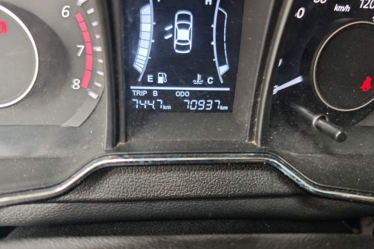 Used HYOSOW H3 2015 1.5L manual luxury version