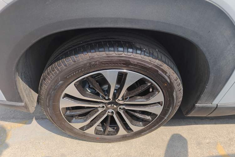 Used Wuling Xingguang 560 New Energy 2026 Model, Pure Electric, 500 km, Luxury Version Left Front Wheel Hub