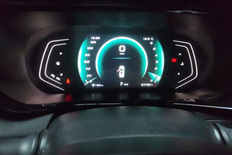 Used CHANGAN OSHAN X5 2021 1.5T DCT Prestige Edition Odometer Close Up