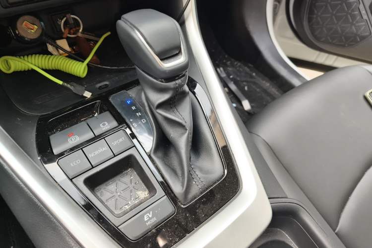 Used Toyota RAV4 2024 Dual-Motor 2.5L E-CVT Two-Wheel Drive Elite Plus Edition Gear Lever