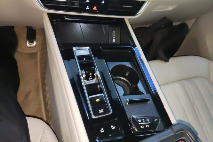 Used Volkswagen Viloran 2023 380TSI Luxury Edition Gear Lever