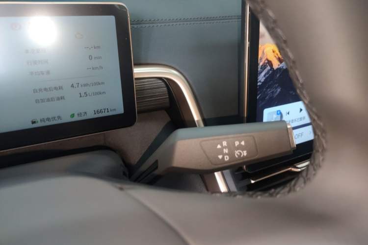 Used Dongfeng eπ eπ008 2024 210Max Range-Extended Version 6 Seats