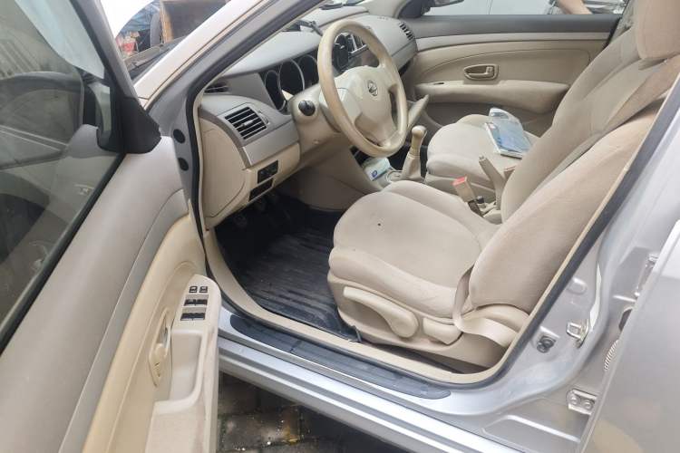 Used Nissan Sylphy 2016 Classic 1.6XE Manual Leading Edition Driver Seat