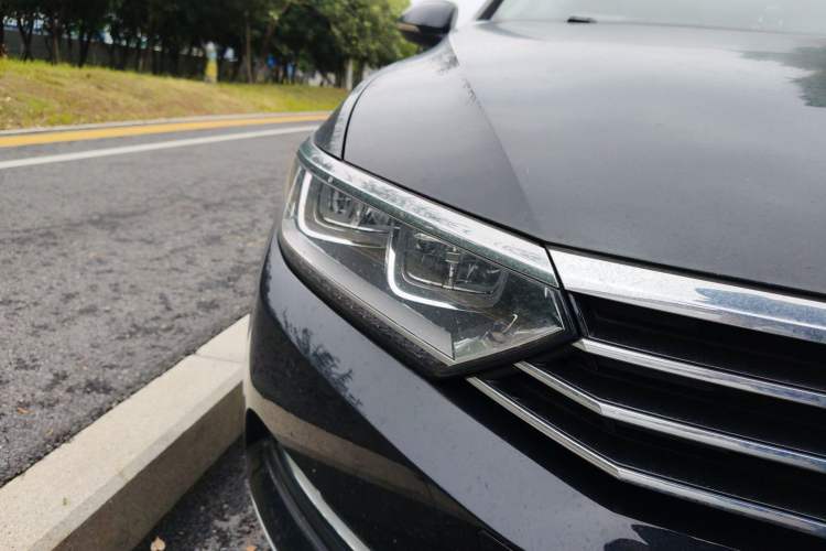 Used Volkswagen Magotan 2019 330TSI DSG Leading Edition China V Standard Right Front Headlight