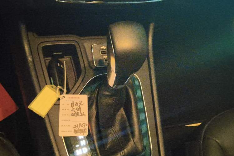 Used Jeep Cherokee 2019 2.0T Two-Wheel Drive Smart Enjoyment Version China VI Gear Lever