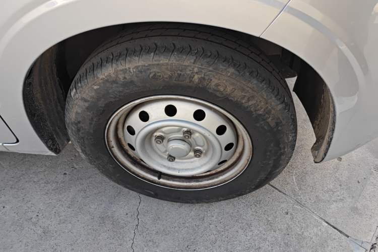 Used Wuling Hongguang V 2022 1.5L Jingqu Version Hydraulic Power Steering LAR Right Front Wheel Hub