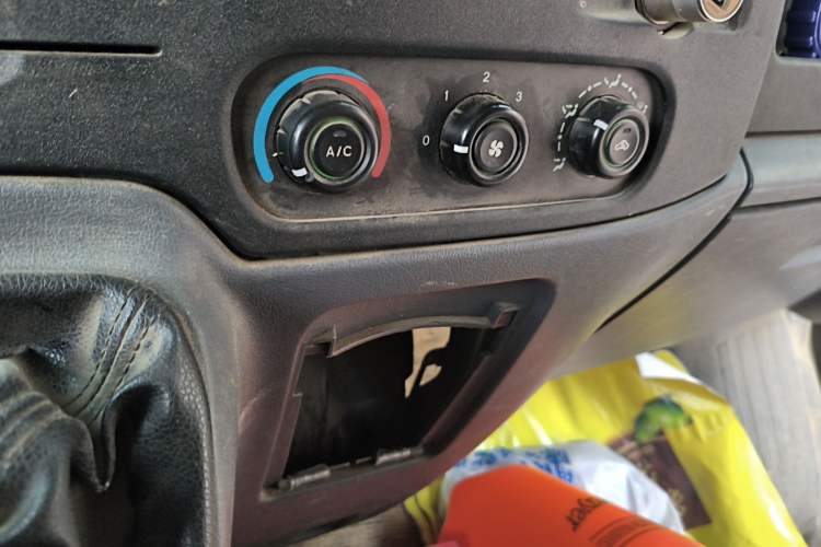 Used Ford Transit Custom 2016 2.2T Long-Wheelbase 6/7-Seater Mid-Roof Multi-Purpose Vehicle Audio And AC Panel