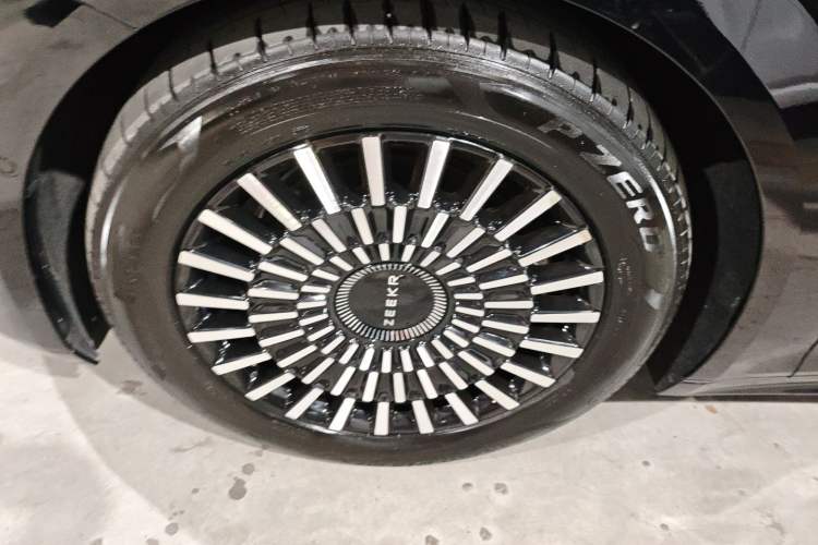 Used Zeekr 009 2022 WE Edition Left Front Wheel Hub