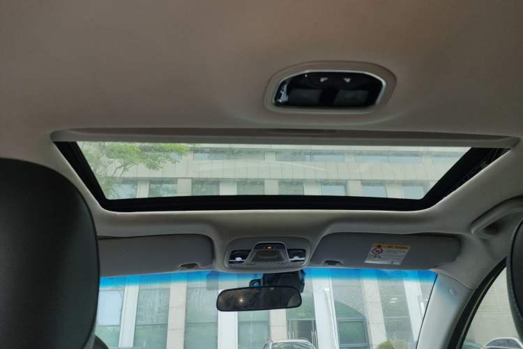 Used Geely Auto Emgrand 2019 Leading Edition 1.5L CVT Upward-Connected Model China VI Standard Headliner