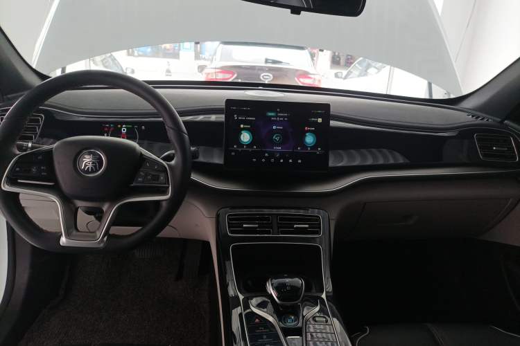 Used BYD Qin PLUS 2021 EV 500KM Luxury Model Audio And AC Panel