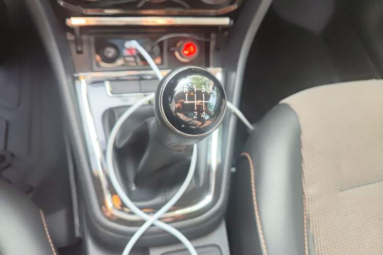 Used Volkswagen C-TREK 2018 1.5L Manual Comfort Model Gear Lever