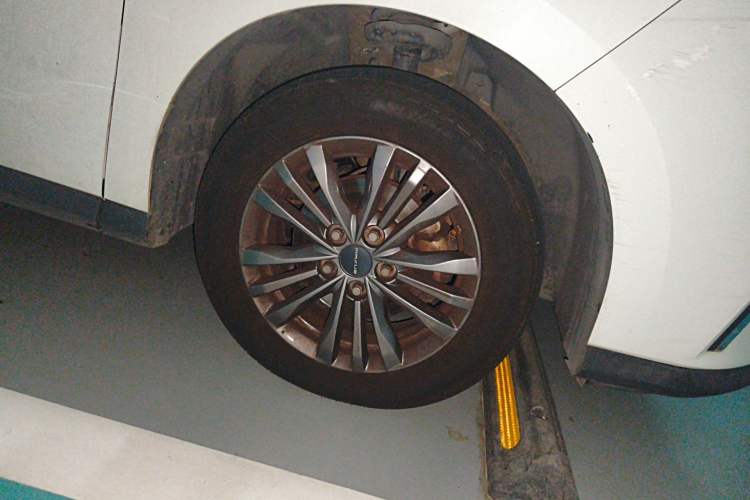 Used SAIC MAXUS G50 2019 1.5T Automatic Elite Edition China VI Standard Right Front Wheel Hub