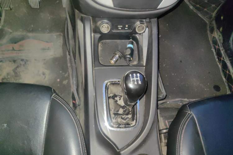 Used CHANGAN CS35 2015 1.6L Manual Luxury Model China IV Standard Gear Lever