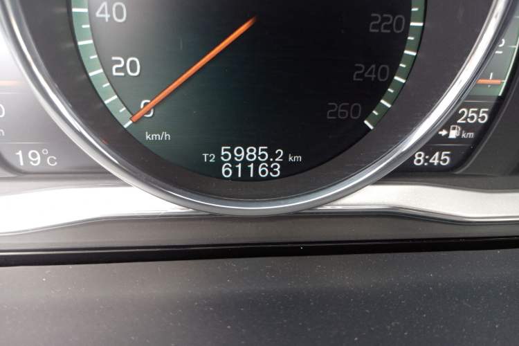 Used Volvo V60 2017 T5 Zhiyi Edition China V Standard Odometer Close Up