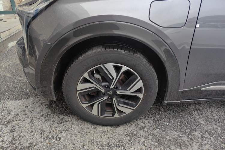 Used NETA U 2022 Zhi 400 Lithium-Nickel-Manganese-Cobalt Energy System Exterior 4