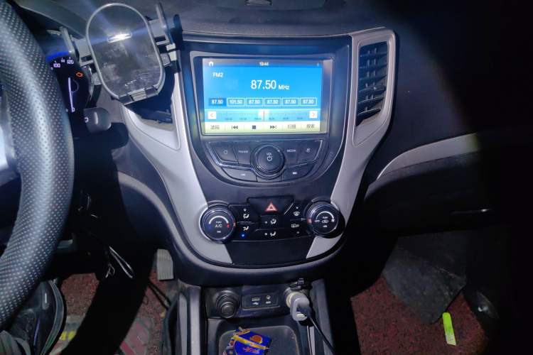 Used CHANGAN CS35 2016 1.6L Manual Luxury Model China IV Standard
