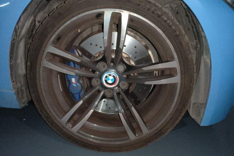 Used BMW M3 2016 M3 four-door sedan Right Front Wheel Hub