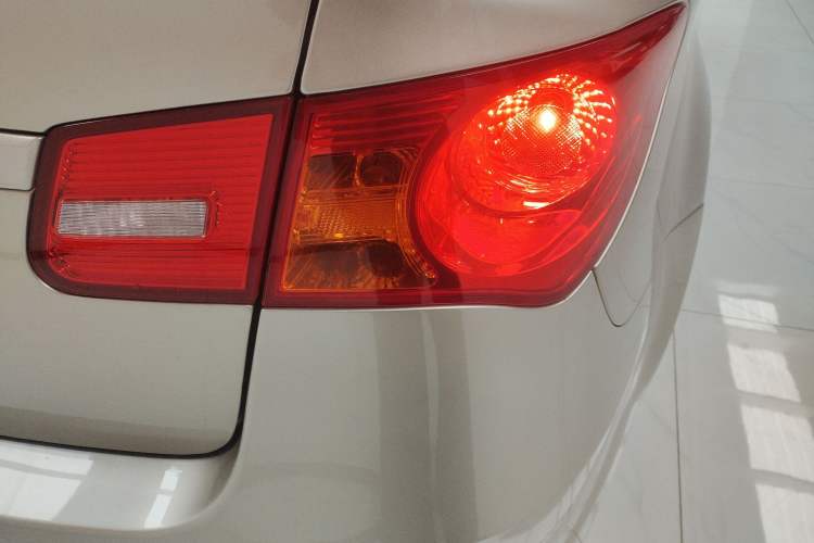 Used Roewe 350 2015 1.5L Manual Luxury Sunroof Edition
