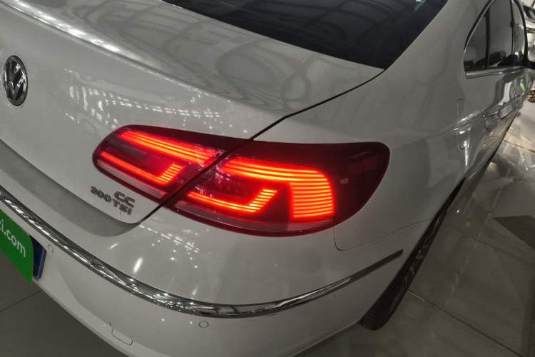 Used Volkswagen FAW-Volkswagen CC 2016 1.8TSI Luxury Model Right Rear Taillight