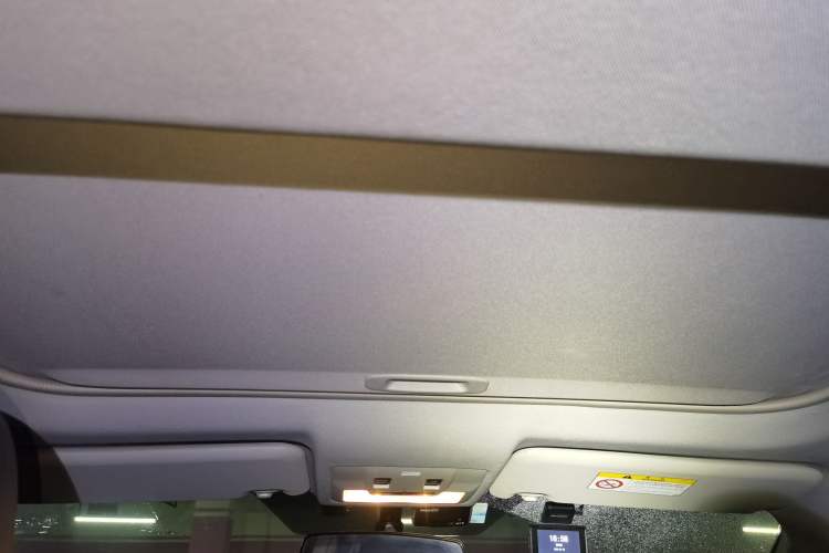 Used Toyota RAV4 2016 2.0L CVT Two-Wheel Drive Fashion Edition China V Standard Headliner