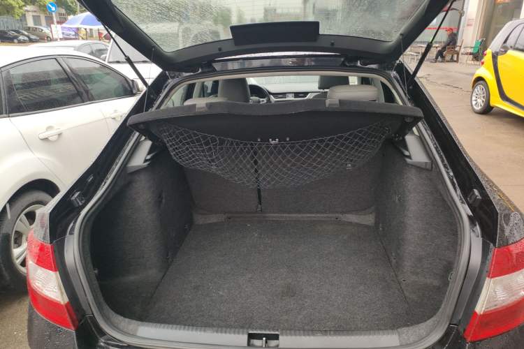 Used Skoda Octavia 2015 1.6L Manual Yijun Edition Trunk