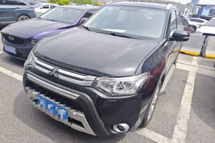 Used Mitsubishi Outlander 2014 2.4L 4x4 Deluxe Value Edition 7 Seats