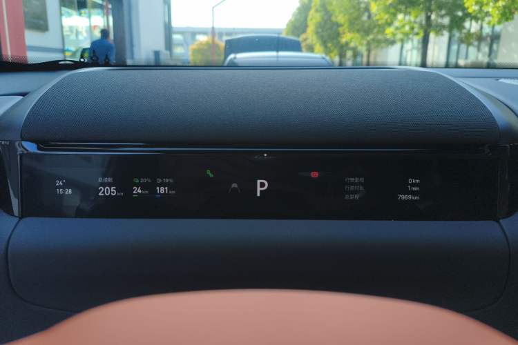 Used Geely Galaxy M9 2025 Model 230km Two-Wheel-Drive Exploration Edition Instrument Cluster