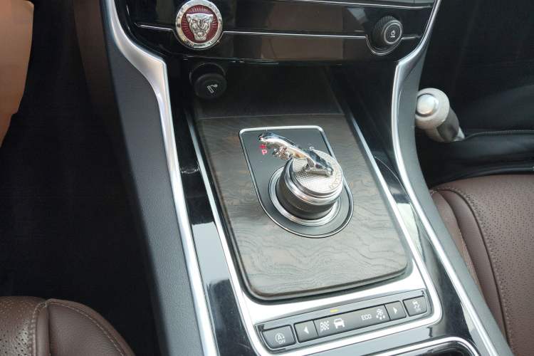 Used Jaguar XFL 2019 XFL 2.0T 250 PS Two-Wheel-Drive Luxury Edition
