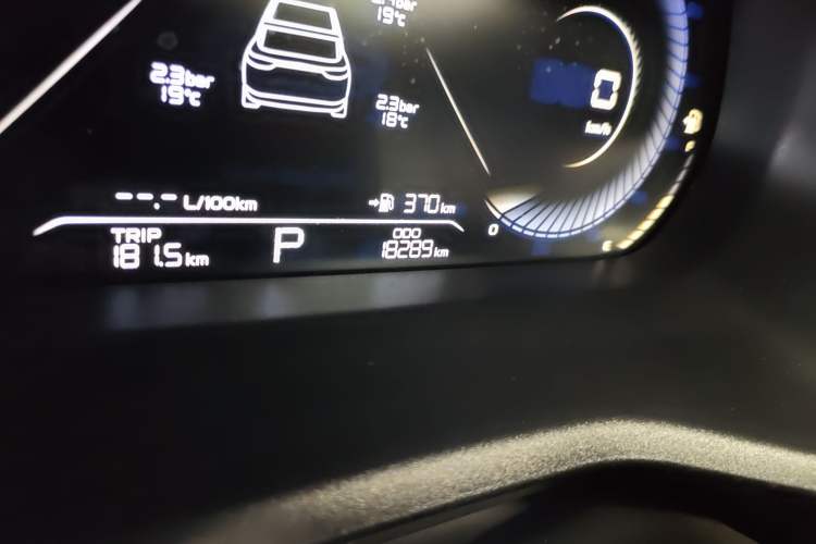 Used Geely Auto Emgrand 2022 4th Generation 1.5L CVT Luxury Model Odometer Close Up