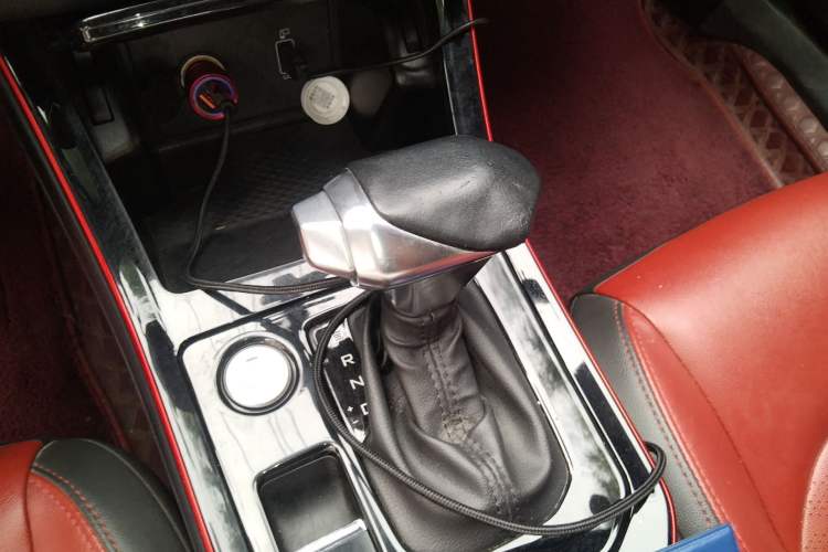 Used Dongfeng Aeolus Yixuan 2021 230T Automatic Chasing Shadow Edition Gear Lever