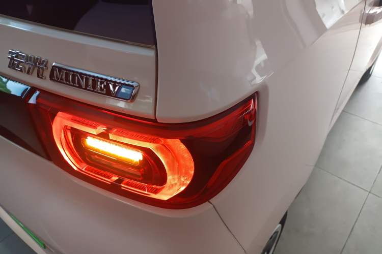 Used Wuling Hongguang MINIEV 2021 Macaron Sandwich Model 170 km Lithium Iron Phosphate