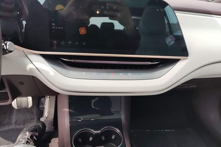 Used Hongqi EH7 2024 690 Pro Audio And AC Panel