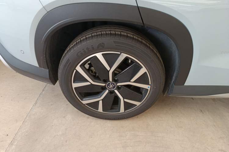 Used BYD Song L DM-i 2025 Intelligent Driving Version 160 km Beyond-Range Type Exterior 5