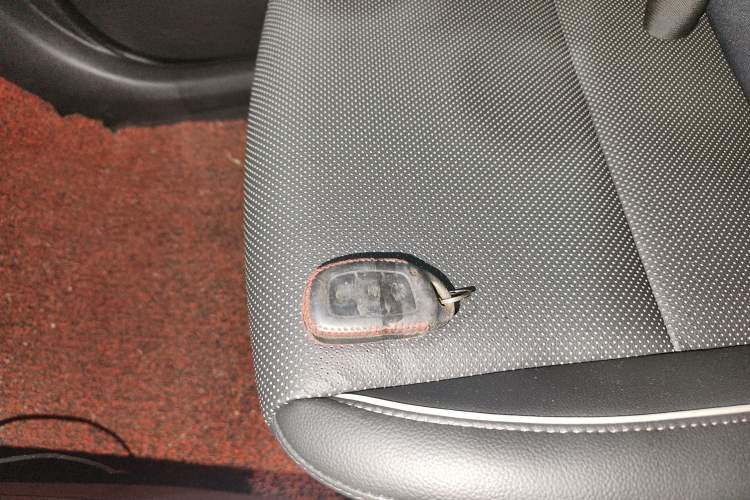 Used Hyundai ix25 2015 1.6L Automatic Two-Wheel Drive Smart GLS Trim Vehicle Key