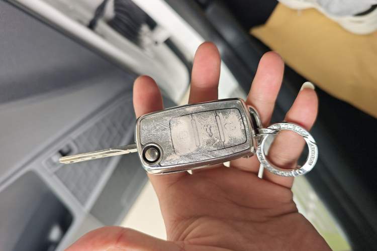 Used Volkswagen Lavida 2013 Revised Version 1.6L Automatic Luxury Edition Vehicle Key