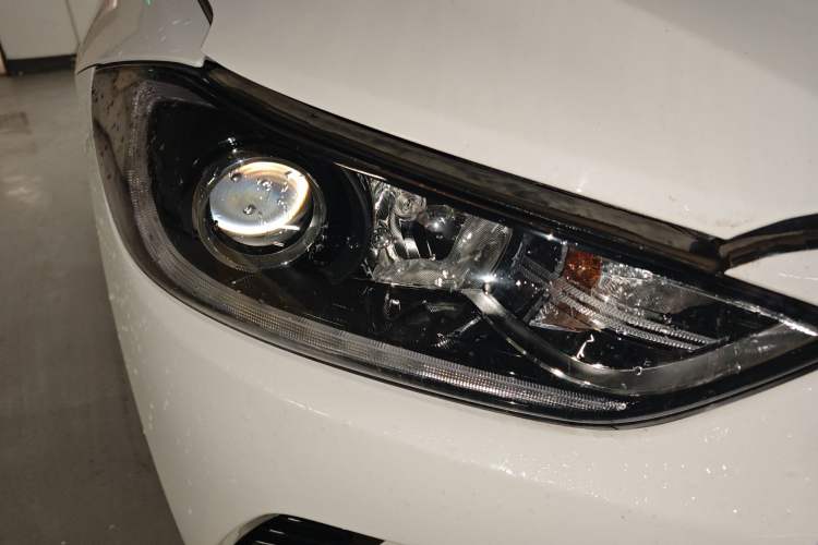 Used Hyundai Elantra (6th Generation / Lingdong) 2018 1.6L Automatic 15th Anniversary Special Edition Right Front Headlight