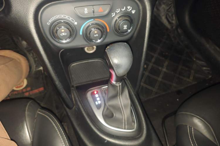 Used Fiat Ottimo 2014 1.4T Automatic Comfort Edition Gear Lever