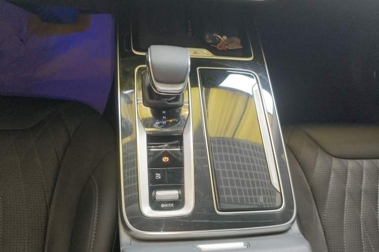 Used Hongqi HS5 2023 2.0T Four-Wheel Drive Flagship Pro Edition Gear Lever