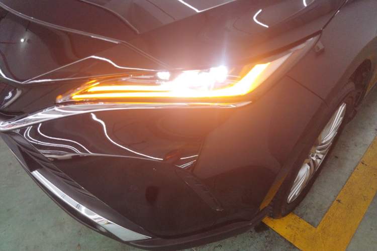 Used Toyota Harrier 2023 Dual-Motor 2.5L CVT 4x4 Deluxe Edition