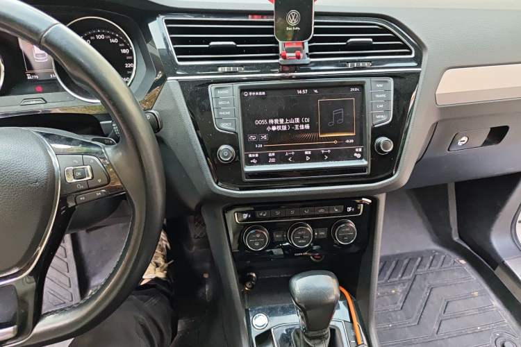 Used Volkswagen Tiguan L 2017 330TSI Automatic Two-Wheel Drive Luxury Edition Audio And AC Panel