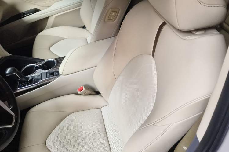 Used Toyota Camry 2018 2.0E Leading Edition
