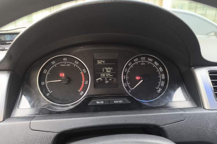 Used Skoda Rapid Spaceback 2014 1.6L Manual Enjoyment Edition