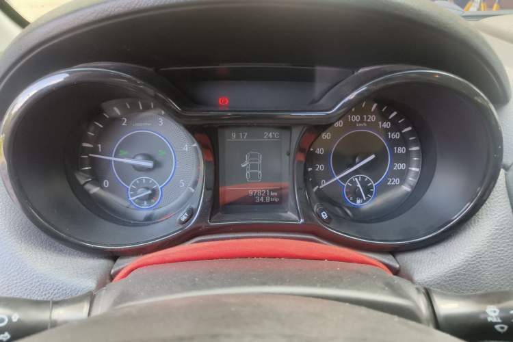 Used JMC Yuhu 5 2018 2.4T Classic Edition Diesel Manual 4x4 Luxury Long-Wheelbase JX4D24A5L
