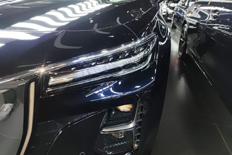 Used Hongqi H5 2025 2.0T Automatic Flag Edition – 500 000 Units Commemorative Version Left Front Headlight