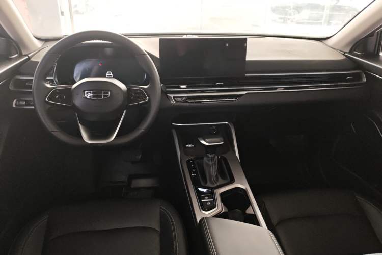 Used Geely Auto Emgrand 2023 4th Generation Champion Edition 1.5L CVT Luxury Model Center Console