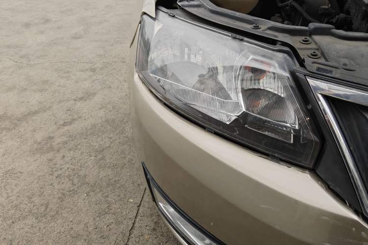 Used Skoda Rapid 2013 1.6L Automatic Smart Selection Model Right Front Headlight