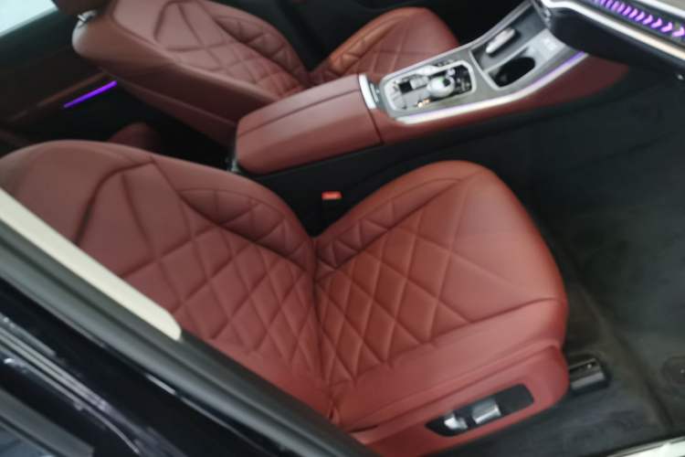 Used BMW X5 2023 xDrive 30Li Luxury M Sport Package Right Front Seat