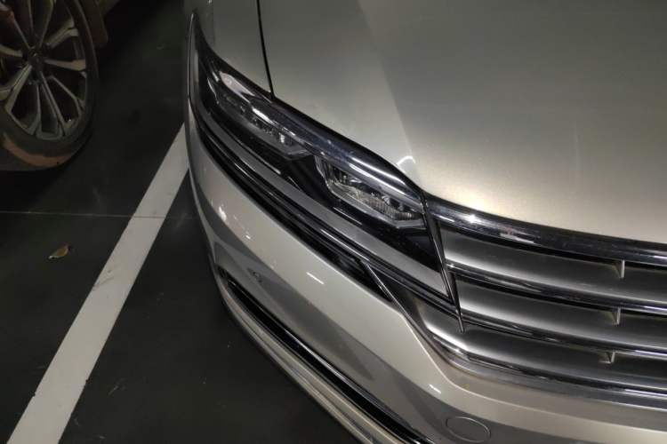 Used Volkswagen Phideon 2018 Revised Version 380TSI Two-Wheel Drive Business Edition Right Front Headlight